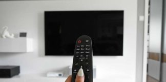 Uchwyty do telewizora - jak wybrać ten odpowiedni? Praktyczne rady
