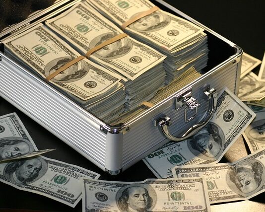 Ile zarabia starszy specjalista ds kontroli jakości?